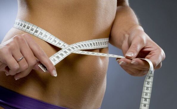 Nachdem Sie dank Diäten und Übungen in einer Woche 7 kg abgenommen haben, können Sie anmutige Formen erreichen. 