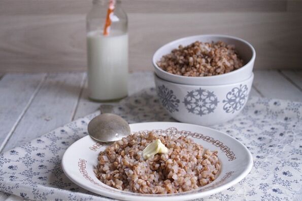 Buchweizenbrei mit Butter