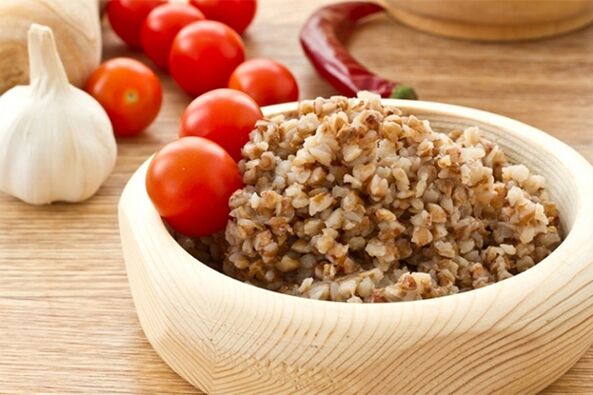 Buchweizenbrei mit Gemüse